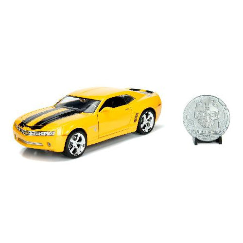 1:24 Hwr Die Cast Transform Chevy Camara Bumblee 1