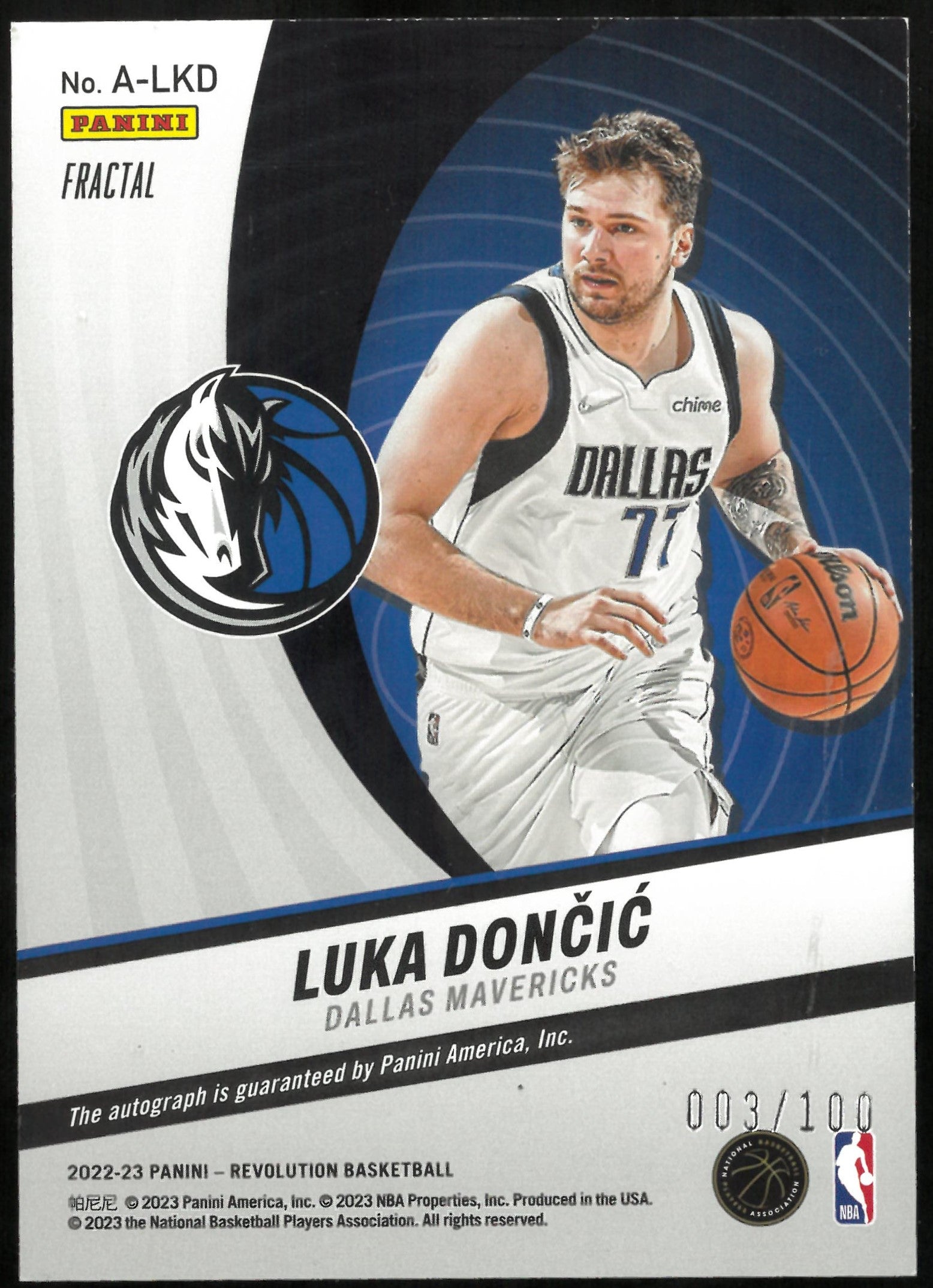 2022-23 Panini Revolution Basketball Luka Doncic Autograph 003/100 #A-LKD 